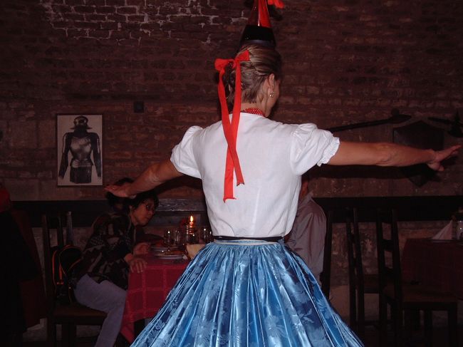 同上、回って踊っていたのでちょうど後ろ向きになってしまった、残念