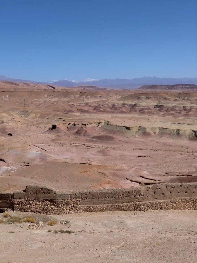 見張り塔からみるココア色の大地。<br /><br />