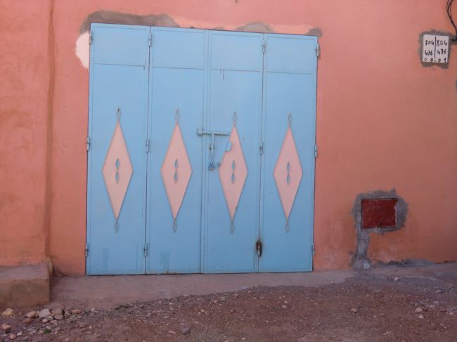 モロッコのドアは個性的。