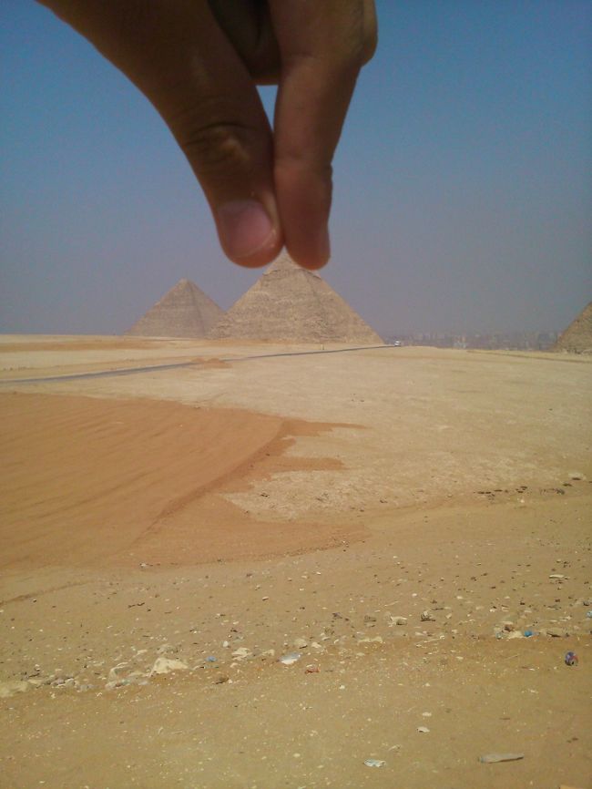 成田空港からソウル<br />ソウルからタシケント、<br />そしてやっとカイロに到着。<br /><br /><br />定番ギザの三大ピラミッドへ<br />・