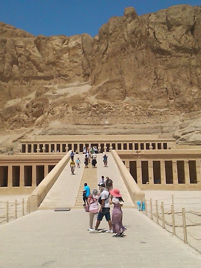 「アブシンベル宮殿」<br /><br />歩きまくりです。