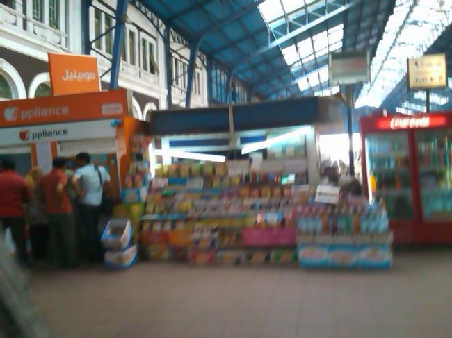 駅です。<br />夜行電車で移動します。