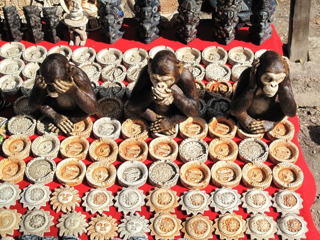 見ざる言わざる聞かざる。<br />