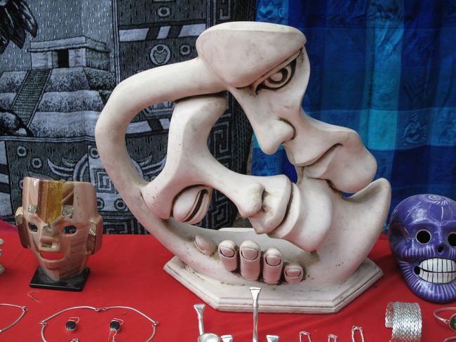 前衛的なオブジェもある。<br />