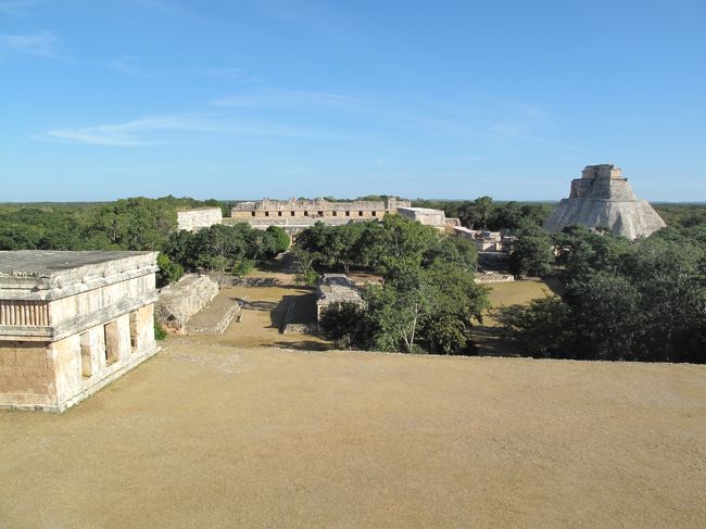 ウシュマル全景。<br />遺構が良く残っている。<br />