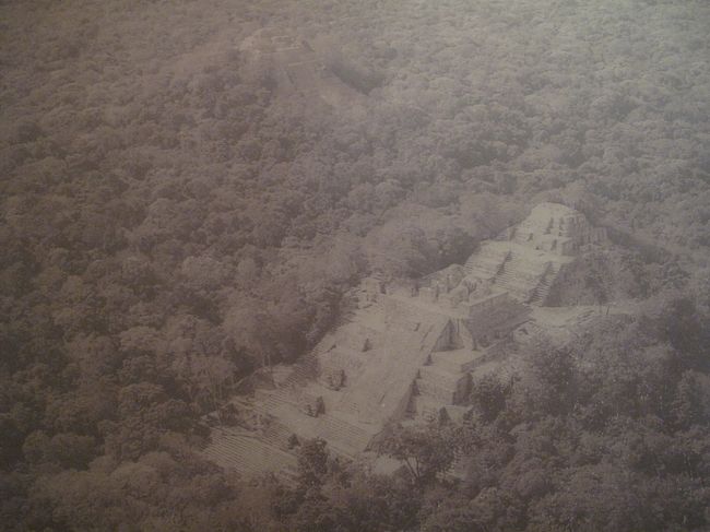 城塞を利用した博物館に入ってみる。<br />カラムクル遺跡の航空写真があった。<br /><br />時間があればここも見たかった。<br />いまだ奥地にある、ここを見に行くのは1日がかりだ。<br /><br />