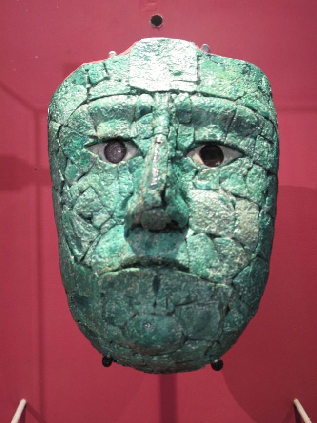 ヒスイの仮面。<br />碑文の神殿の地下で見つかったパカル王の仮面とは別物になる、はず。<br />