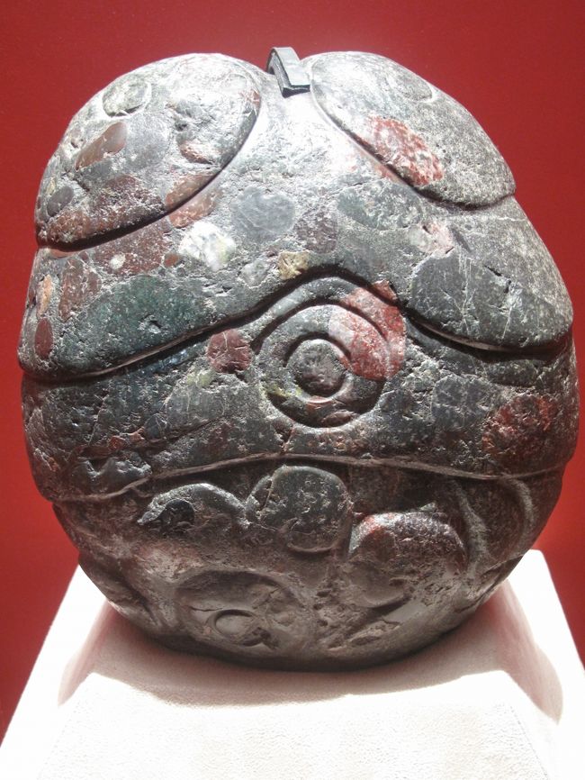 テンプロ・マヨールの博物館に入る。<br /><br />まずは、仮面ライダーアステカ。