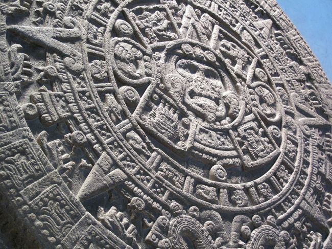 いわゆるアステカ・カレンダー。<br />スペイン人によって遺棄する際に、埋められたのが幸いして現代まで残った。<br />