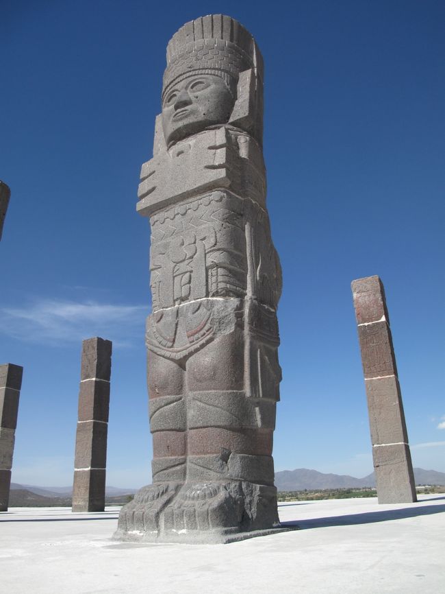 何よりも目当てはこの像。「戦士の像」だ。<br />3-4mくらいあるよ。<br /><br />何体かあるうちのいくつかはレプリカだけど。<br /><br />