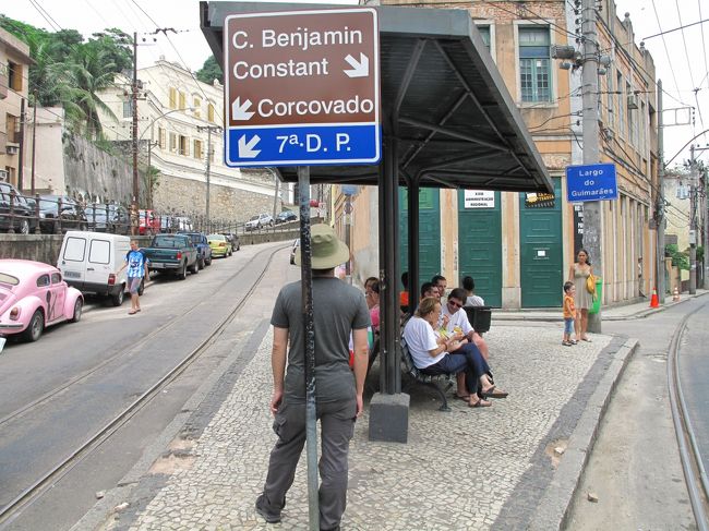 なぜか途中で電車が別方向に行っておろされてしまう。<br />次の電車も来ないなどと言われる。<br />どうしよう。<br />