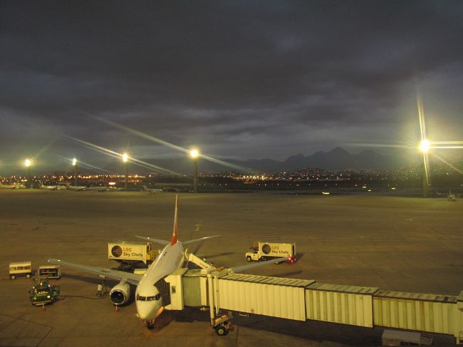 タクシーでガレオン空港に戻る。<br />あとは飛行機に乗れば<br />帰国だ。