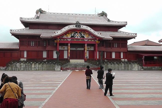 本殿（？）です。<br />ここは、戦争でなくなったものを再現したとのこと。