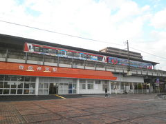 この高架駅だったり、駅名表記だったり、あるいは車両の形だったり。ところどころに昭和の雰囲気がする路線ですよね。