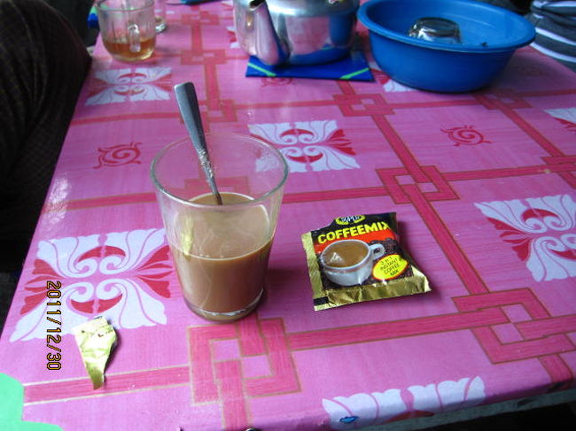 コーヒーを頼んだらインスタントにお湯を注いでくれた。