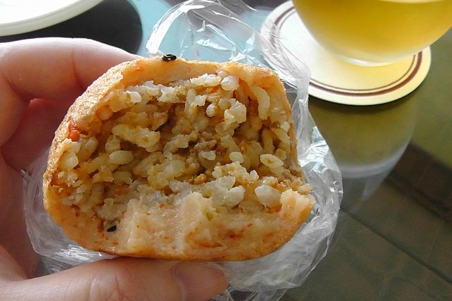 全くお腹がすかず、お昼は、昨日、許田の道の駅でかった、ライスが入った練り物（名前忘れた）を食べます。<br />けっこうボリューム満点。