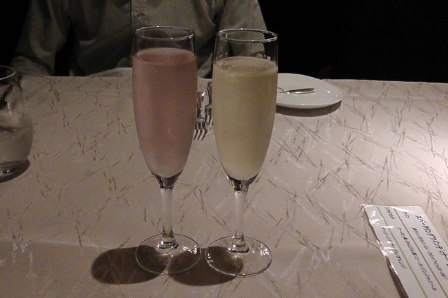 あっという間による。<br /><br />ホテルのレストランのスパークリングワインコース（一人5000円）にします。<br />これは、スパークリングワインやワイン類が飲み放題のコースです。<br /><br />けっこうお得です。