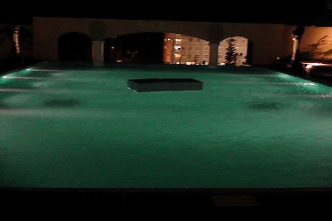 夜のプール。きれいです。<br />結局泳がなかったですが・・・。