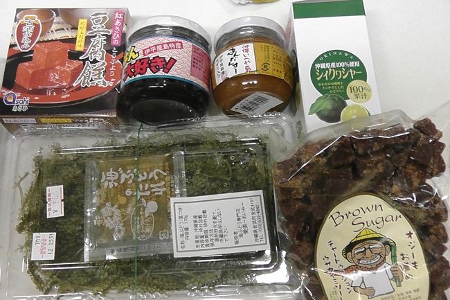 まだまだあります。<br />サーティアンダーギ、みそ、シーカーサー、海ぶどう　などなど