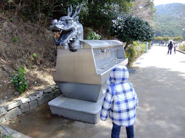 制勝堂への道すがら・・・<br /><br />水飲み場も亀だよ。