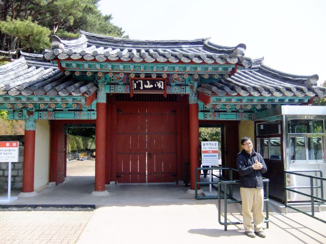 制勝堂入り口、閑山門。<br /><br />入場料1,000Ｗ