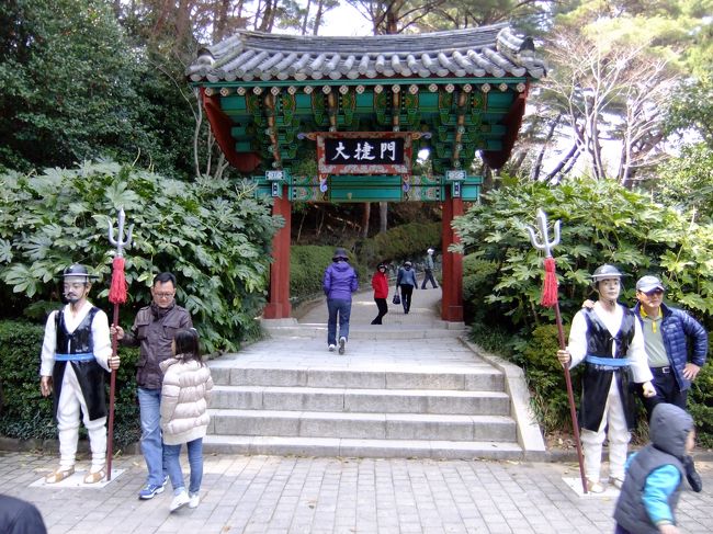 制勝堂大捷門をくぐり、しばらく行くと・・・