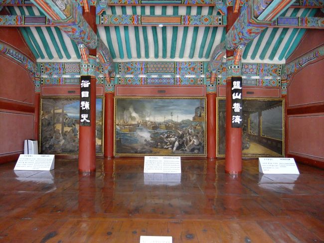 内部<br /><br />李将軍の事蹟が壁に描かれています。