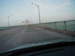 【有料道路】

ニューポートブリッジという結構勾配のある大きな橋を渡ります。