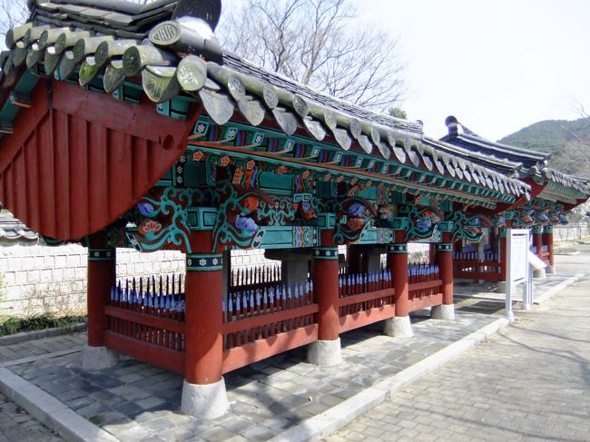 李将軍の子孫は、戦役終了後、水軍関係の要職に就いてます。<br /><br />その顕彰碑。６人ほどいました。