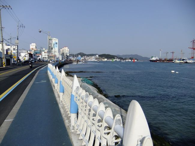 あとはてくてく港沿いの道。