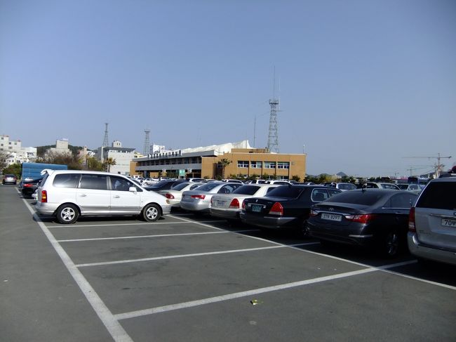 旅客船ターミナル。<br /><br />ここからも閑山島に行けた。フェリーだけど。