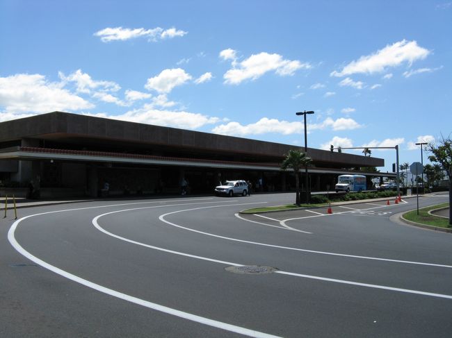 しかし安心したのもつかの間、ここからレンタカーだというのにその荷物に免許証を入れてしまったのです。だめもとでレンタカーオフィスに行くもダメ。再び空港に戻りました。すると一つ目の荷物が来ていました。しかし免許証はもう一つの荷物に．．．。結局一つ目は小一時間で着たのにようやく二個目が着いたのは約３時間後でした。