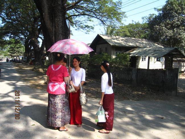 ミャンマーの若い女性。皆さん美人揃いですね。