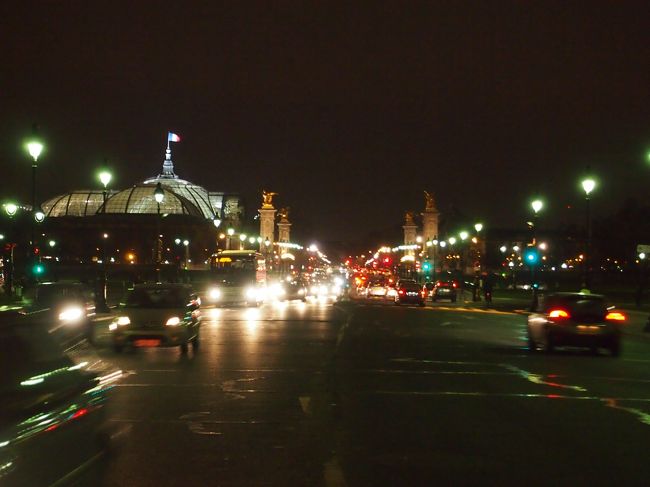 グラン・パレとアレクサンドル３世橋が見えてきました。