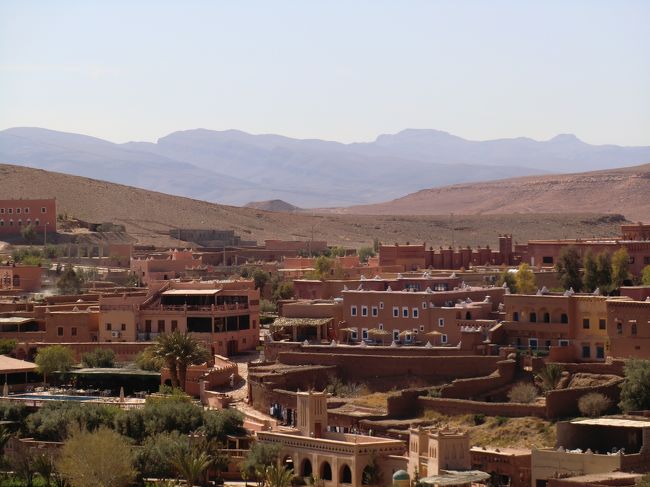 アイト・ベン・ハッドゥから見る<br /><br />新しい（アイト・ベン・ハッドゥ）村。<br />