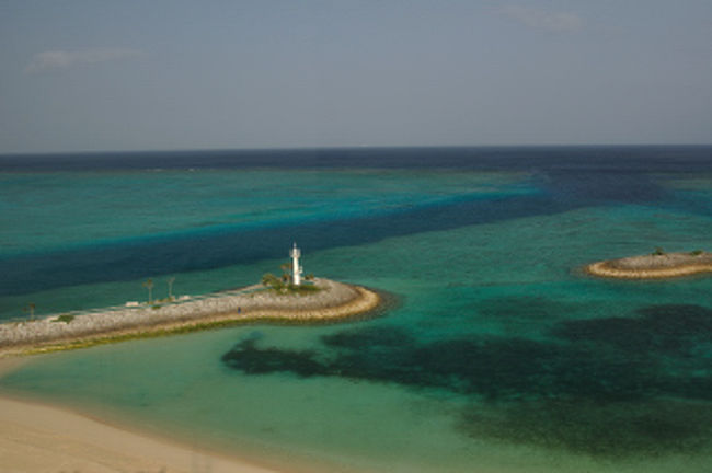 東側から見える海、色がいい。