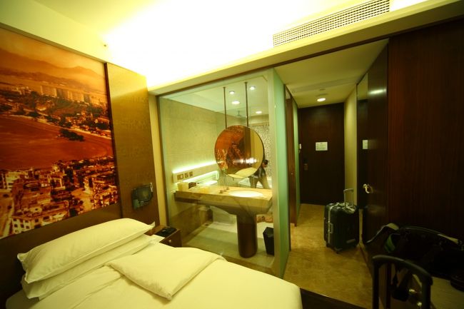 部屋からシャワールームが丸見えです。（もちろん、見えなく出来ますので、ご安心ください。）