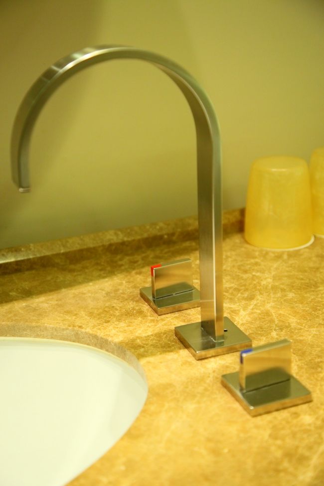 洗面所の蛇口。オシャレです。