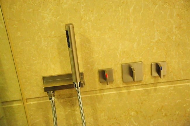 シャワーの蛇口。これまたオシャレ。