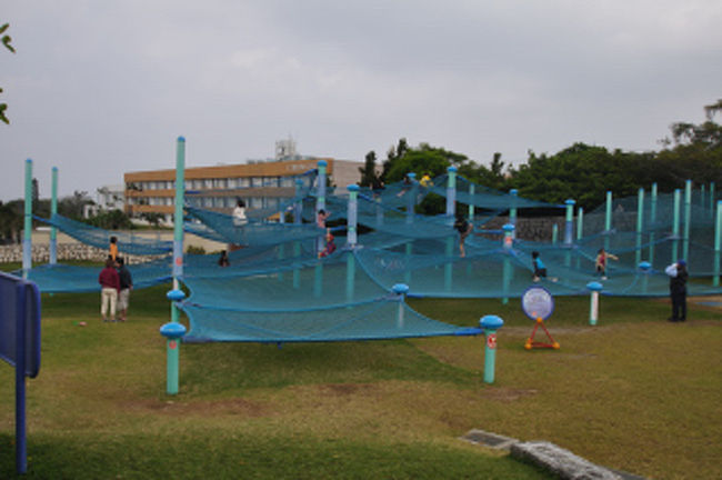 ネット遊具はちびっこに大人気。