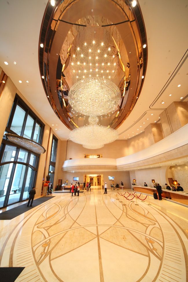 ロビーです。ゴージャスですね。