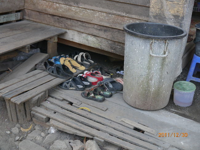 履物なども綺麗に揃えられている。