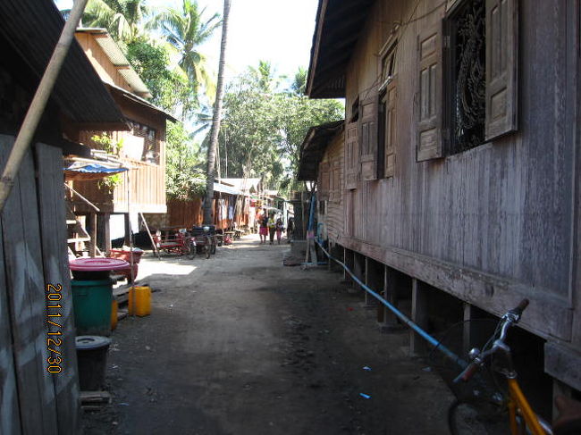 裏通りの更に裏の路地。