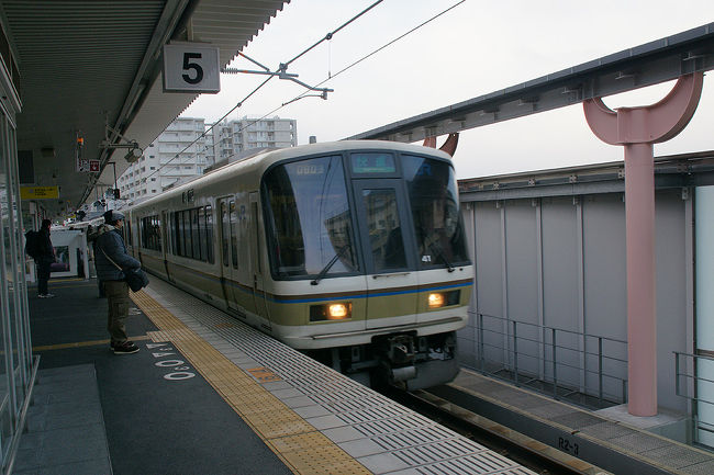 ●快速電車＠JR奈良駅<br /><br />乗車する8時53分発の快速電車が来ました。<br />ほとんど人は乗っていません(笑)。<br />お休み中だからでしょうか？？？