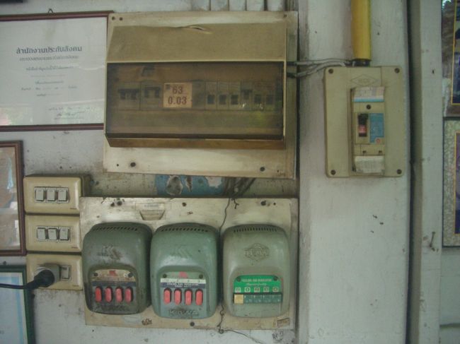 只のブレーカーとコンセントですが何んか、渋っぶい！<br />