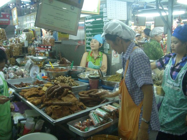 ばあちゃんの隣の店は暇そう・・・実力の差って奴でしょうか？