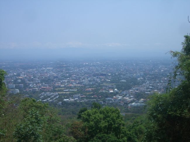 ガスってます、毎年３～４月になるとスモッグが発生するそうです。