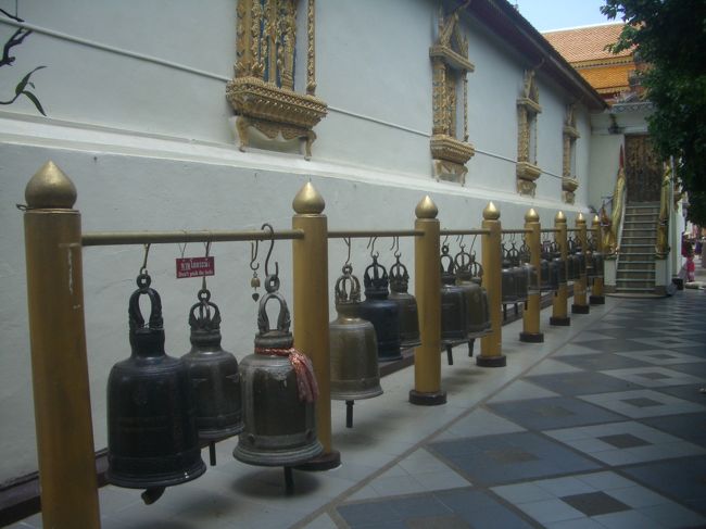 ケーブルカーを降りてドイ・ステープを散策。　