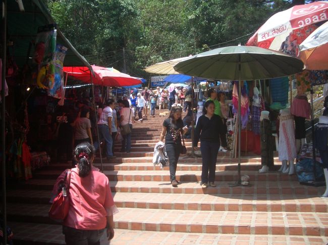 こちらは階段の下です