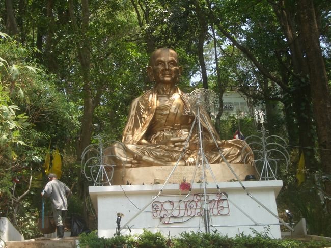 山頂に居た御坊と同じ方ですかな？